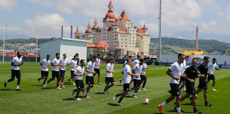 Неймару — море, Месси — пансионат