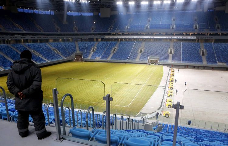 Надо успеть к визиту инспекторов ФИФА!