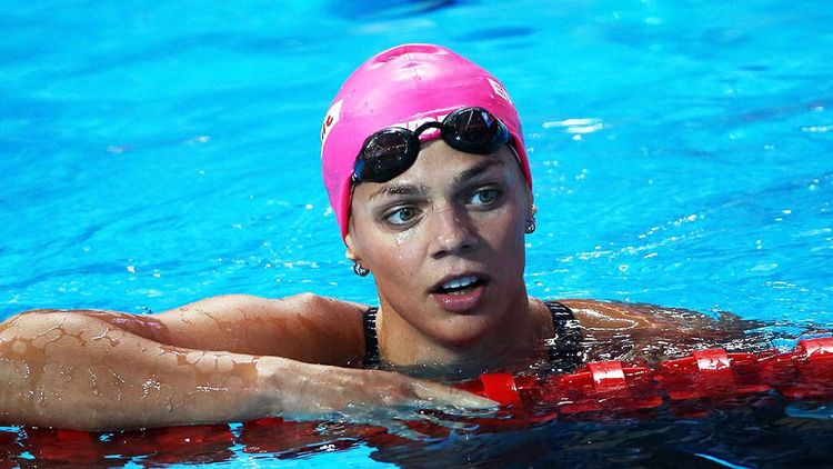 «Ужас, мы такие старые!» Лучшая пловчиха России о вечных ценностях