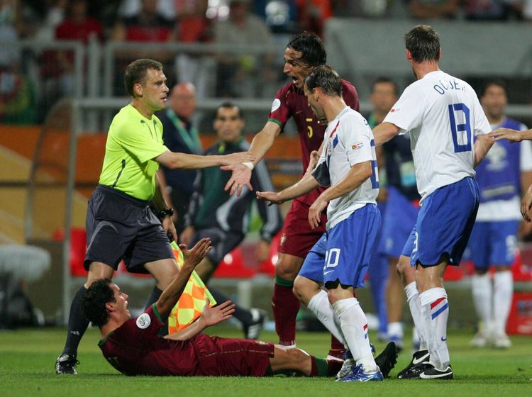 Петербургский арбитр завершил карьеру