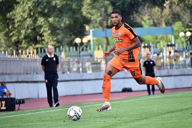 Украинец Мампасси перешел в «Локомотив». Его мама считала, что и до переезда в Россию парню закрыли дорогу в сборную