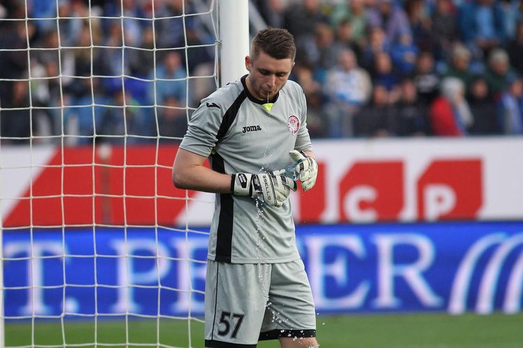 Легкие бутсы Зинченко, липкие перчатки Селихова