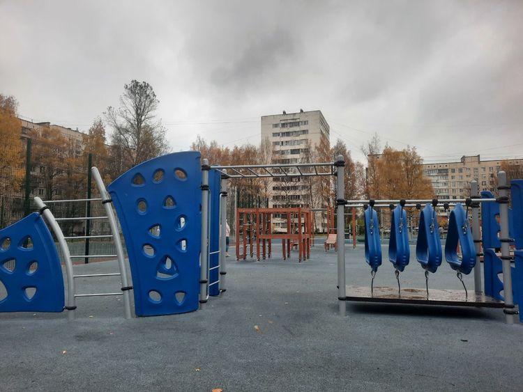 Детский стадион! Спортплощадка у Акушерского колледжа