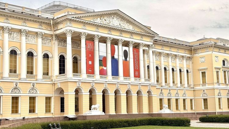 Спорт в искусстве. Гид по Петербургу. Пловцы и акробатка в Русском музее