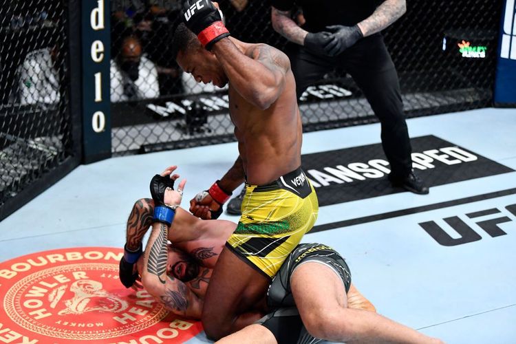 В UFC нарисовался новый соперник для Павловича. За российским бойцом идет тяжеловес из Бразилии