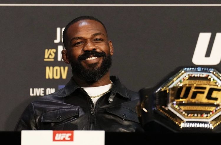 Чемпион UFC в тяжелом весе Джон Джонс завершил карьеру