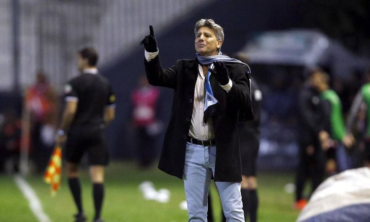 Тренер подарил игроку автомобиль. Это награда за необычный гол