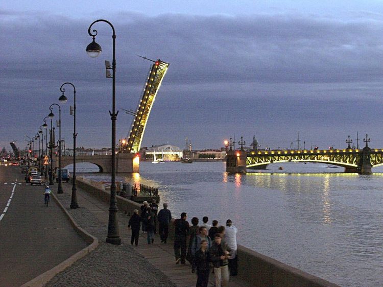 Мост от футбола к достопримечательностям