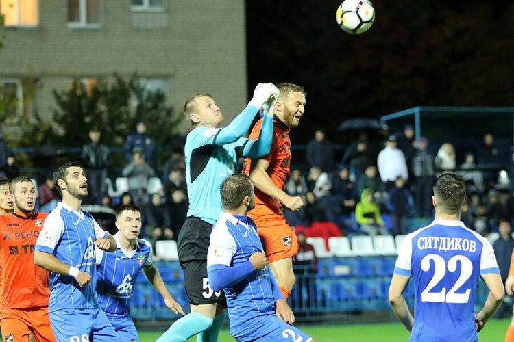 Парфенов начал защиту титула с победы