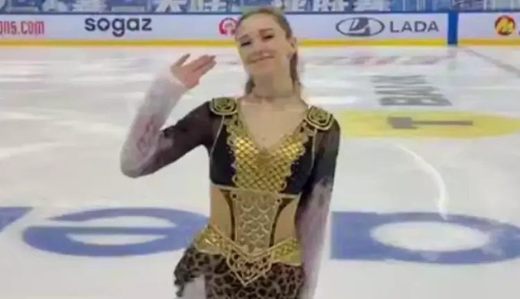 Камила Валиева выступила перед матчем КХЛ в Китае между «Шанхайскими Драконами» и «Сибирью»