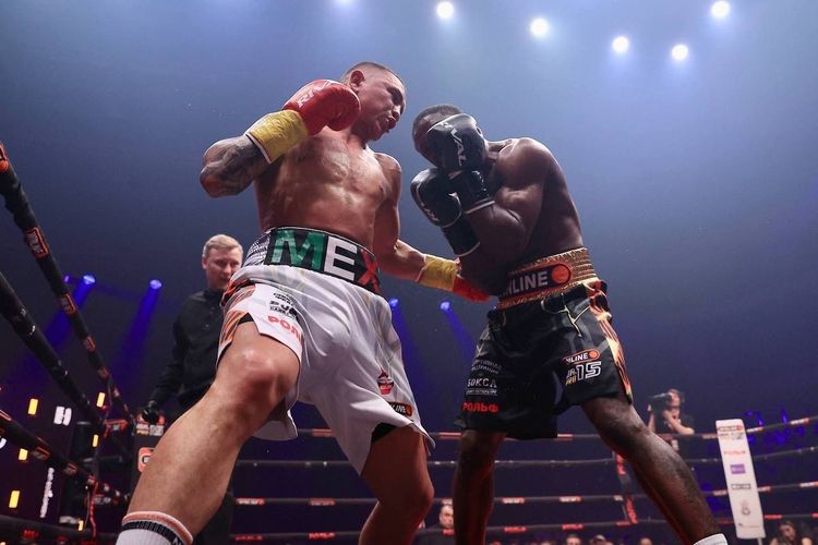 Павел Сосулин победил Виктора Нагбе на турнире в Санкт-Петербурге