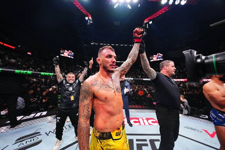 Мойкано победил Данкана удушающим приемом на UFC Fight Night 272