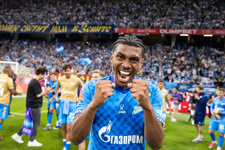 «Палмейрас» перебил предложение «Зенита» по зарплате для Данило
