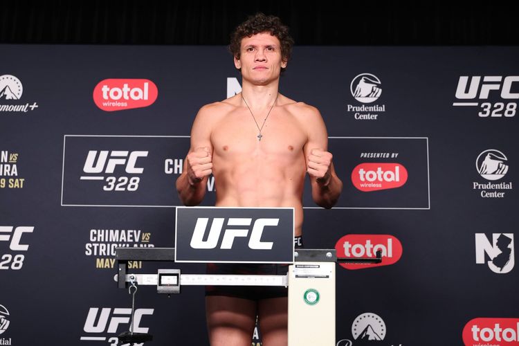 Копылов встретился лицом к лицу с Готье перед боем на UFC 322