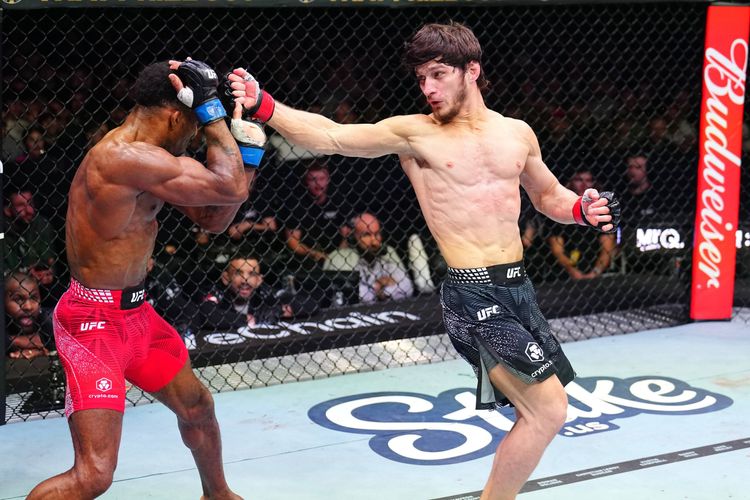 Евлоев победил Мерфи решением судей на UFC Fight Night 270 и сохранил ноль в графе поражений