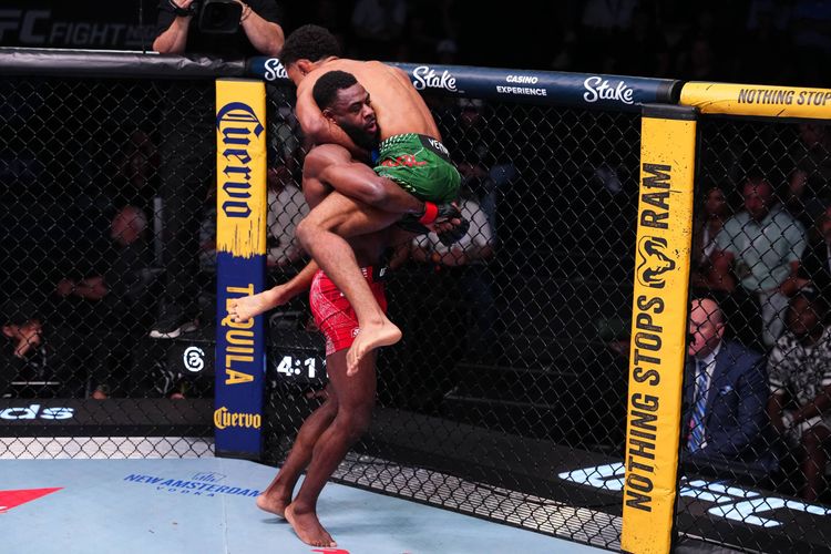 Грант и Мартинетти получили бонус за бой вечера на UFC Fight Night 274