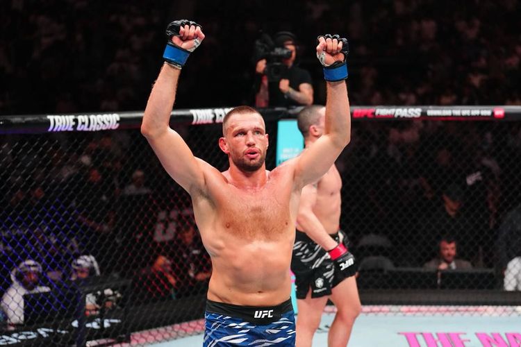 Де Риддер нокаутировал Долидзе в первом раунде на UFC Fight Night 285