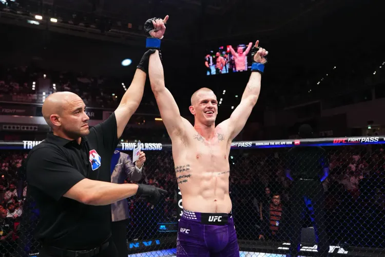 Махачев поспорил с Гэрри о значимости их боя на UFC 330