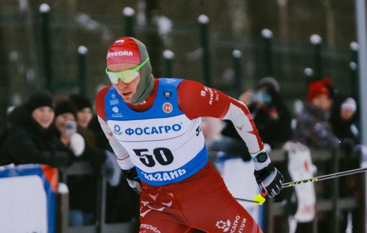 Тренер сборной Франции по биатлону оценил, какие могли быть шансы на медаль у Большунова
