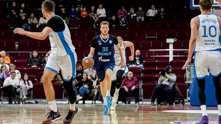 «Отец Сафонова учил меня уму-разуму». Интервью с защитником «Зенита» Владиславом Емченко