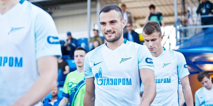 Йоан Молло – один из провальных трансферов Луческу. Забивал в матче открытия и показывал средний палец