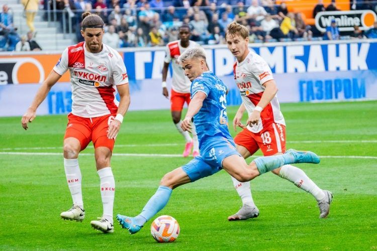 Карьера Мостового в «Зените» пошла ко дну. Ему предлагают уйти в «Локомотив»