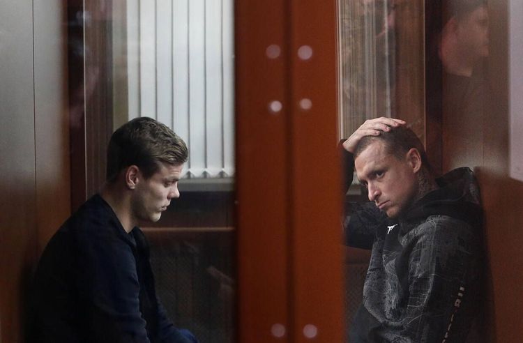 Мамаев и Кокорин рассказали о сне на лавке, работе за 11 тысяч и своей миссии в колонии