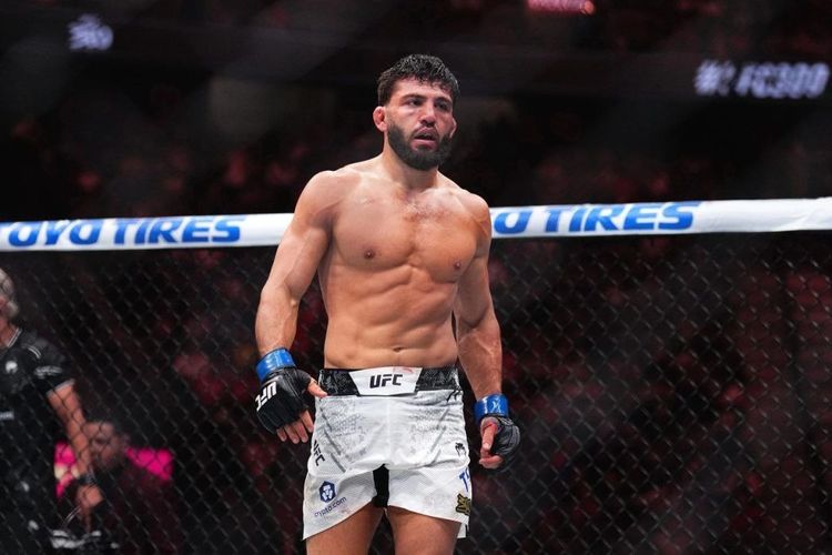 Царукян не получил статус претендента на титул UFC