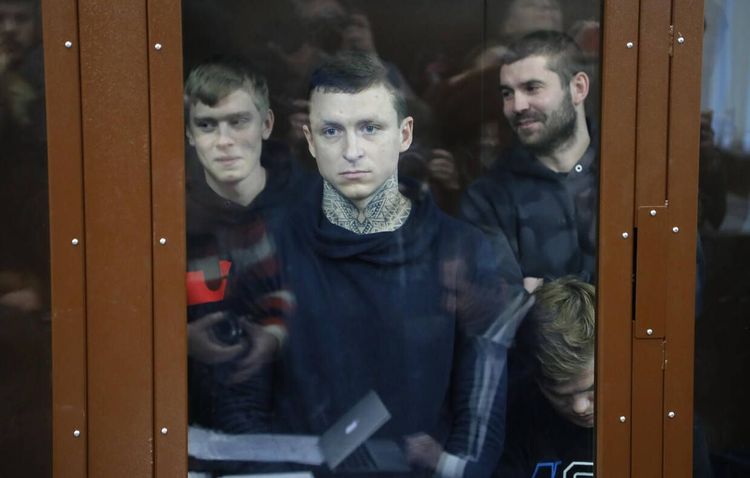 Кокорин и Мамаев остаются в СИЗО до февраля, а потом могут получить реальные сроки. Как это было