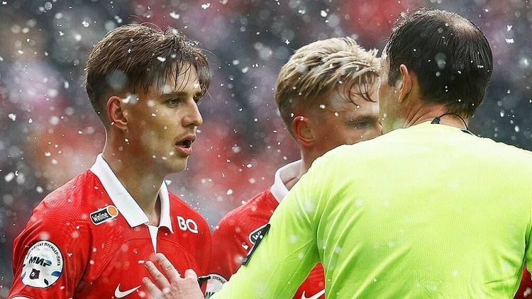 Вопиющий скандал с Мешковым: судья отобрал у «Спартака» два гола в матче с «Уралом»