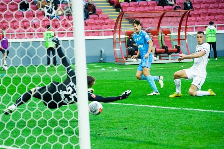 Что делать Васильеву? Спор о будущем полузащитника «Зенита»