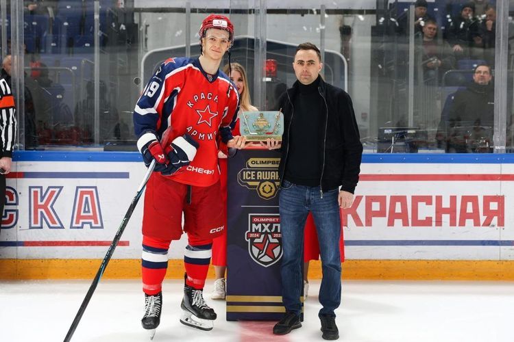 OLIMPBET вручил награду победителю OLIMPBET ICE AWARDS в номинации «Кепки долой»