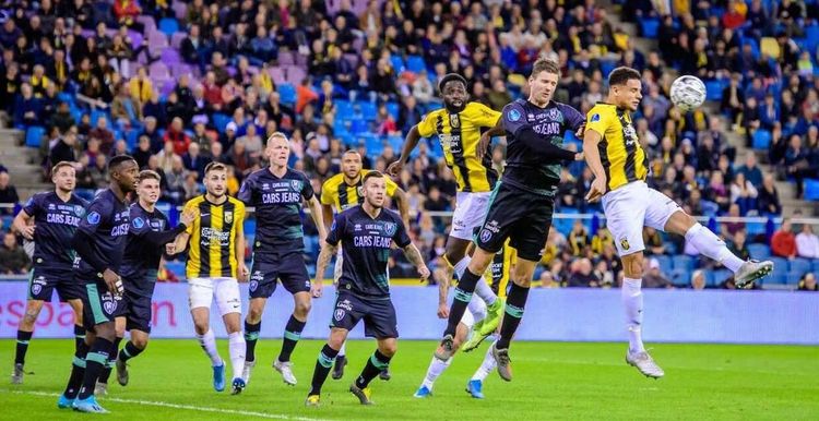 Леонид Слуцкий предвидел проблему «Витесса», но не смог ее решить. Пора выходить из образа дружелюбного парня