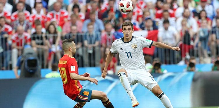 Сборная России помахала испанцам ручкой из автобуса