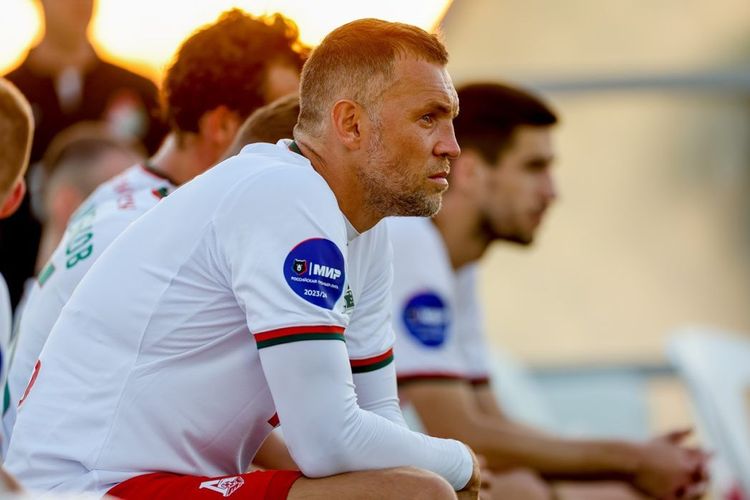 Дзюбе пора завершать карьеру. «Локомотиву» не нужен пешеход на поле