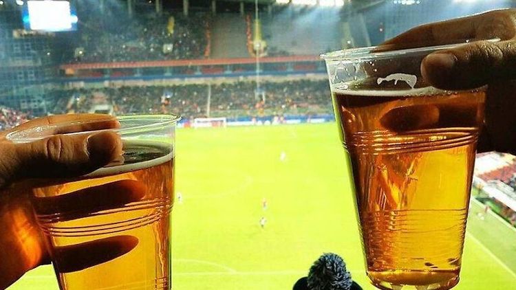 Свищев: В ближайшее время перспектив по возвращению пива на стадионы нет