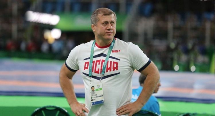 Тренер российских вольников помог Северной Осетии масками и дезинфицирующими средствами