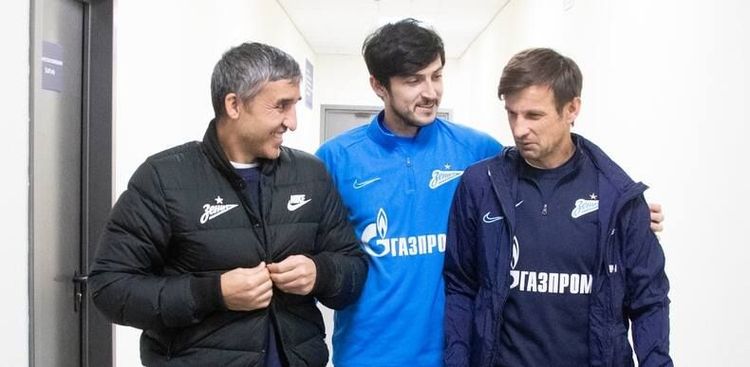 Перед игрой с «Локомотивом» Семак потерял еще и Азмуна. Какие варианты у «Зенита» в атаке без Кокорина?
