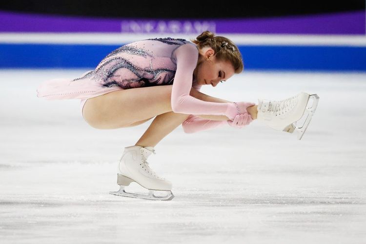 Фигуристка Усачева тренирует детей на сборах 