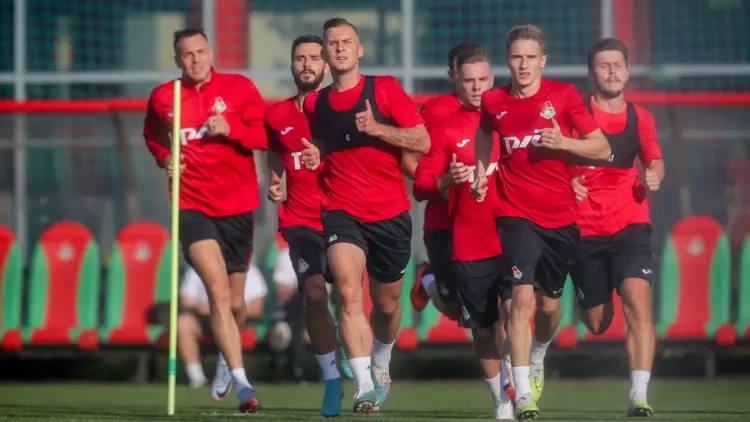 Кресло рядом с крайним