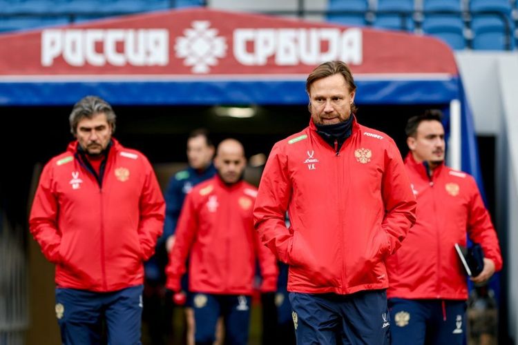 Карпину пора определиться. Странная пауза с новым контрактом со сборной России