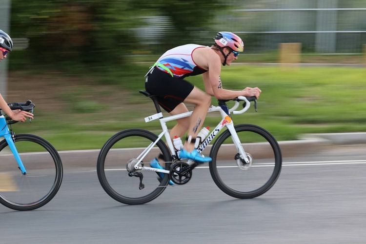 В Госдуме отметили значимость допуска молодых российских триатлонистов с флагом и гимном