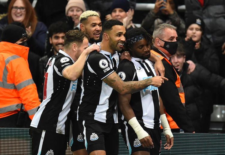 Какие клубы потратили и заработали больше всех в зимнее окно. Аутсайдер АПЛ вложил в трансферы более 100 млн!