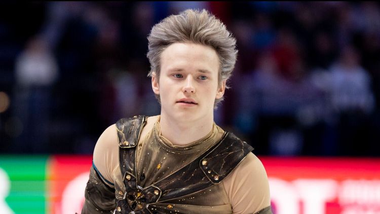 Малинин стал трехкратным чемпионом мира	