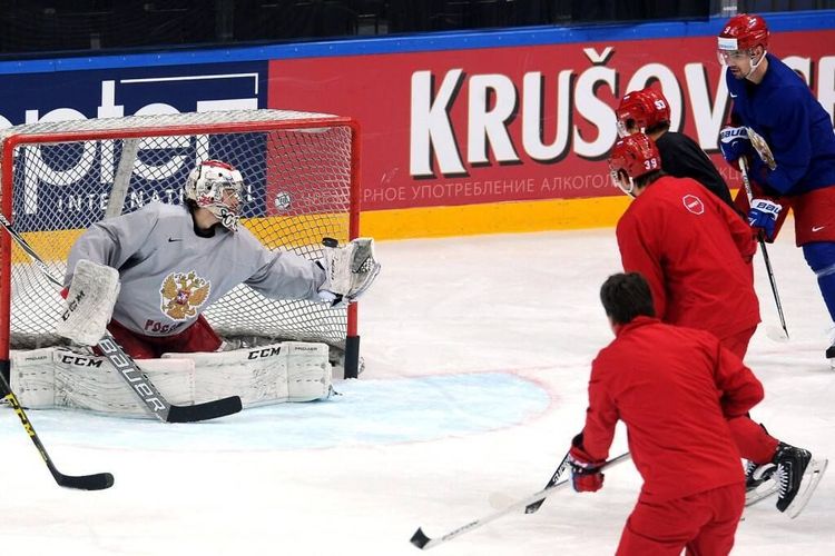 Футбольная команда на льду, или Как Орлов стал Любимовым