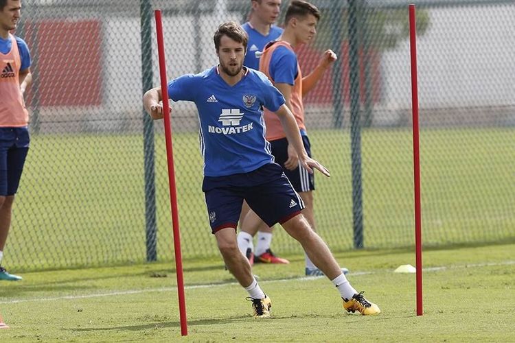 Дмитрий Комбаров: На капитанскую повязку в сборной не претендую