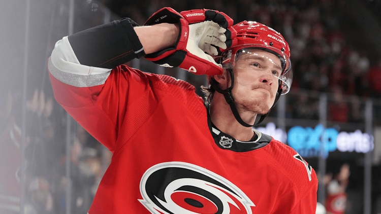 Свечников принес победу «Каролине» против «Виннипега» в матче НХЛ