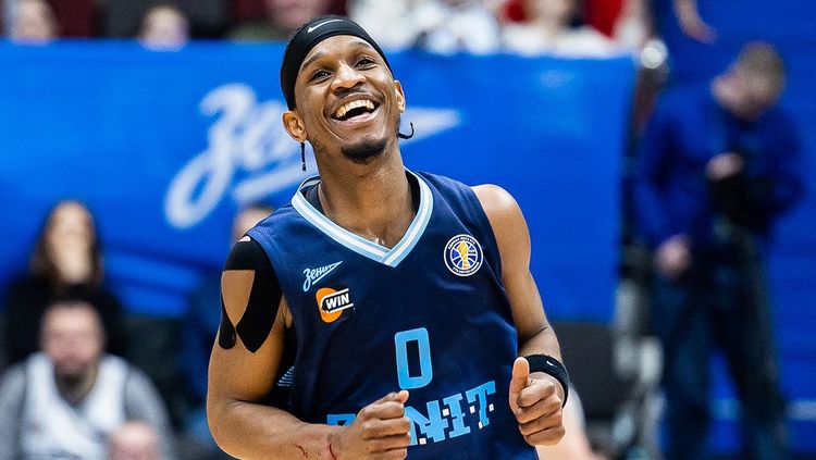 Медведев сообщил, что легионеру «Зенита» мешают выступить за Россию