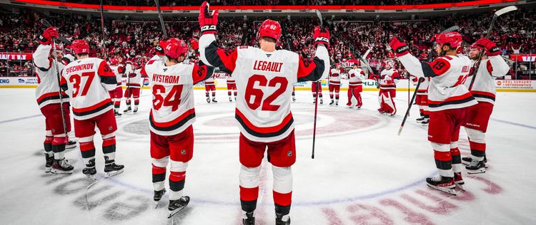 Две передачи Свечникова помогли «Каролине» обыграть «Нэшвилл» в матче НХЛ