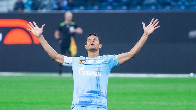 В сборной России рассказали, почему не вызывали Дугласа Сантоса из «Зенита»